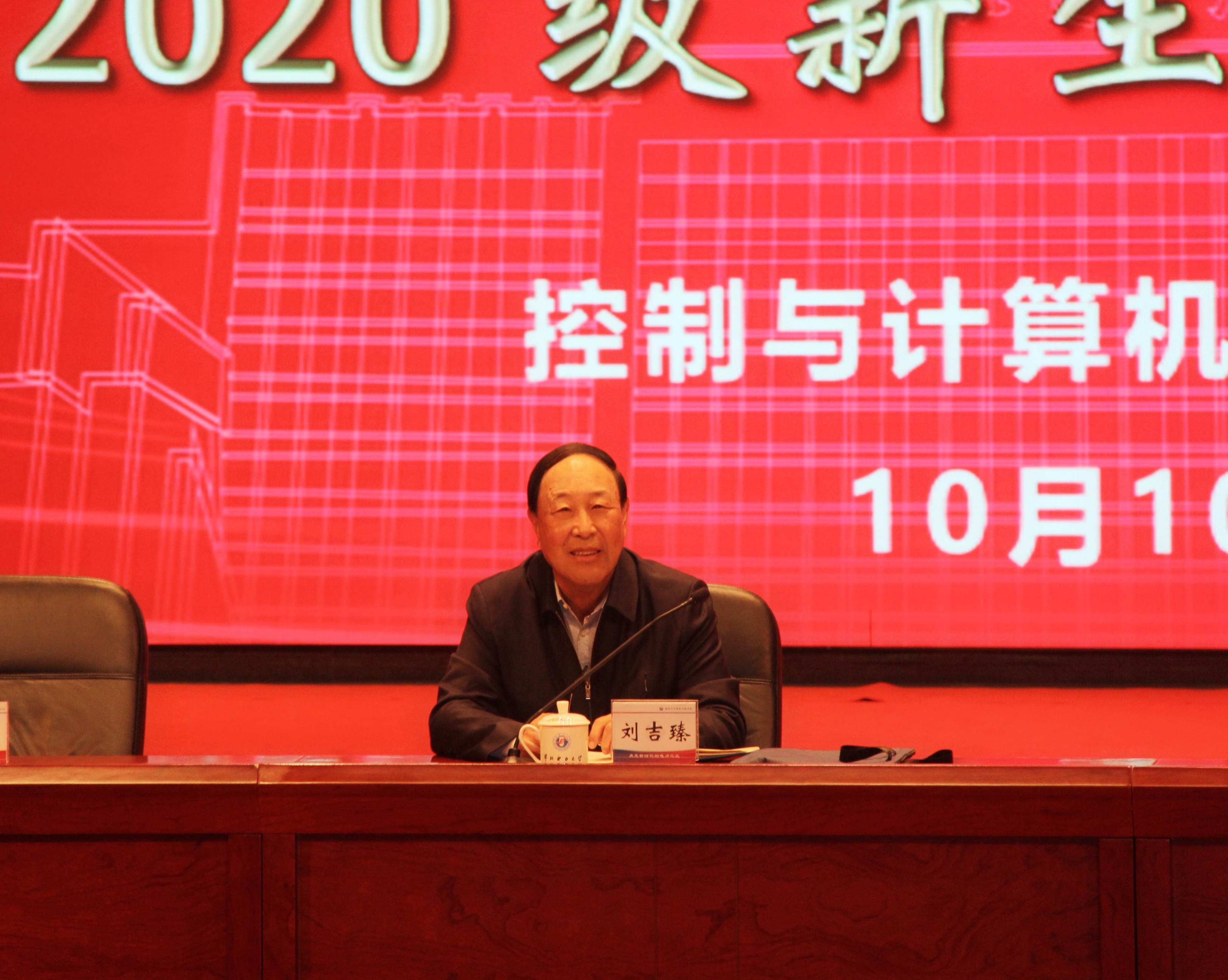 4c63ce2f5c104291994a5bf8302ee810.jpg 4c63ce2f5c104291994a5bf8302ee810.jpg